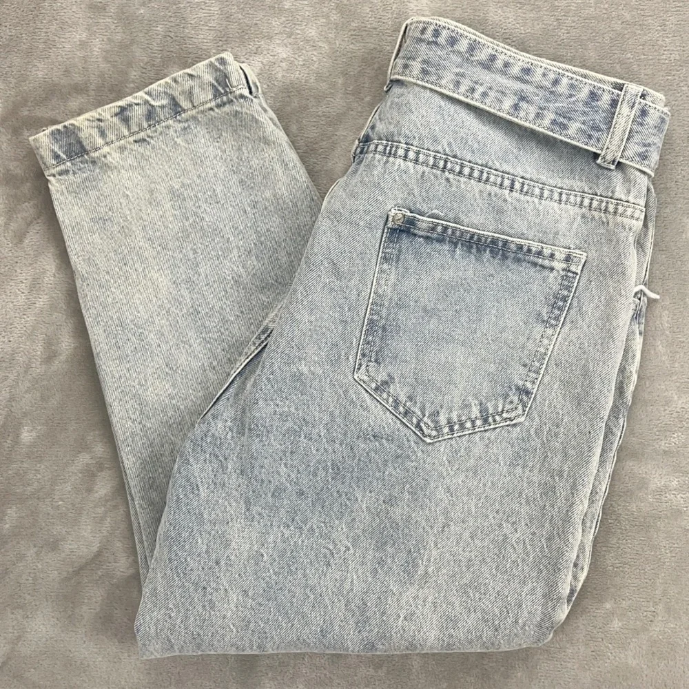 Thinner Light‎ Wash Acid Denim High Waisted Pleated Mom Jeans with Belt Size 11